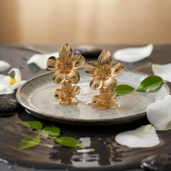 🆕️ Luxury Golden Flower Statement Earrings 🌸 Vintage Style Elegant Studs 🌟 - Picture 6 of 13